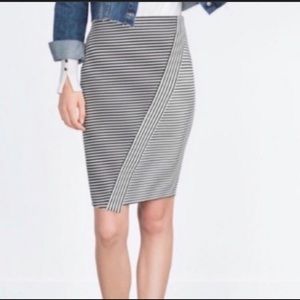 Zara Trafaluc Black & White Striped Stretchy Pencil Skirt Size Medium